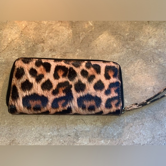 DASEIN Leopard print Ladies Wristlet Wallet PU Leather Zipped Around. NWOT - Picture 4 of 7